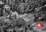 Immagine di Danni di bomba Coutances Francia, 1944, secondo 19 filmato di repertorio 65675072544
