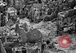 Immagine di Danni di bomba Coutances Francia, 1944, secondo 20 filmato di repertorio 65675072544