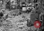 Immagine di Danni di bomba Coutances Francia, 1944, secondo 35 filmato di repertorio 65675072544