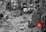 Immagine di Danni di bomba Coutances Francia, 1944, secondo 36 filmato di repertorio 65675072544