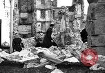 Immagine di Danni di bomba Coutances Francia, 1944, secondo 48 filmato di repertorio 65675072544