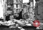 Immagine di Danni di bomba Coutances Francia, 1944, secondo 49 filmato di repertorio 65675072544