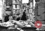 Immagine di Danni di bomba Coutances Francia, 1944, secondo 50 filmato di repertorio 65675072544