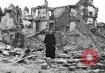 Immagine di Danni di bomba Coutances Francia, 1944, secondo 53 filmato di repertorio 65675072544
