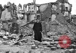 Immagine di Danni di bomba Coutances Francia, 1944, secondo 55 filmato di repertorio 65675072544