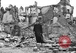 Immagine di Danni di bomba Coutances Francia, 1944, secondo 56 filmato di repertorio 65675072544