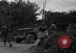 Standbild US4th Armored Division in Operation Cobra in Zweiten Weltkrieg Periers Frankreich, 1944, aus Sekunde 14 historischem Filmmaterial Videoclip 65675072546