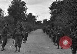 Standbild US4th Armored Division in Operation Cobra in Zweiten Weltkrieg Periers Frankreich, 1944, aus Sekunde 25 historischem Filmmaterial Videoclip 65675072546