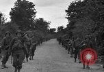 Standbild US4th Armored Division in Operation Cobra in Zweiten Weltkrieg Periers Frankreich, 1944, aus Sekunde 26 historischem Filmmaterial Videoclip 65675072546