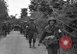 Standbild US4th Armored Division in Operation Cobra in Zweiten Weltkrieg Periers Frankreich, 1944, aus Sekunde 39 historischem Filmmaterial Videoclip 65675072546