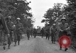 Standbild US4th Armored Division in Operation Cobra in Zweiten Weltkrieg Periers Frankreich, 1944, aus Sekunde 47 historischem Filmmaterial Videoclip 65675072546