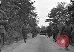 Standbild US4th Armored Division in Operation Cobra in Zweiten Weltkrieg Periers Frankreich, 1944, aus Sekunde 51 historischem Filmmaterial Videoclip 65675072546