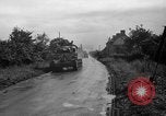 Standbild US4th Armored Division in Operation Cobra in Zweiten Weltkrieg Periers Frankreich, 1944, aus Sekunde 56 historischem Filmmaterial Videoclip 65675072546