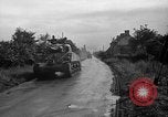 Standbild US4th Armored Division in Operation Cobra in Zweiten Weltkrieg Periers Frankreich, 1944, aus Sekunde 57 historischem Filmmaterial Videoclip 65675072546