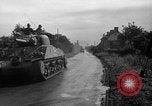Standbild US4th Armored Division in Operation Cobra in Zweiten Weltkrieg Periers Frankreich, 1944, aus Sekunde 58 historischem Filmmaterial Videoclip 65675072546