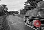 Standbild US4th Armored Division in Operation Cobra in Zweiten Weltkrieg Periers Frankreich, 1944, aus Sekunde 61 historischem Filmmaterial Videoclip 65675072546