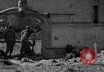 Immagine di Prigionieri tedeschi custodito da noi parlamentari durante la seconda guerra mondiale Periers Francia, 1944, secondo 1 filmato di repertorio 65675072547
