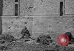 Immagine di Prigionieri tedeschi custodito da noi parlamentari durante la seconda guerra mondiale Periers Francia, 1944, secondo 7 filmato di repertorio 65675072547