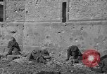 Immagine di Prigionieri tedeschi custodito da noi parlamentari durante la seconda guerra mondiale Periers Francia, 1944, secondo 8 filmato di repertorio 65675072547