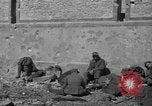 Immagine di Prigionieri tedeschi custodito da noi parlamentari durante la seconda guerra mondiale Periers Francia, 1944, secondo 10 filmato di repertorio 65675072547