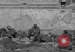Immagine di Prigionieri tedeschi custodito da noi parlamentari durante la seconda guerra mondiale Periers Francia, 1944, secondo 14 filmato di repertorio 65675072547