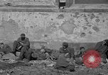 Immagine di Prigionieri tedeschi custodito da noi parlamentari durante la seconda guerra mondiale Periers Francia, 1944, secondo 15 filmato di repertorio 65675072547