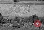 Immagine di Prigionieri tedeschi custodito da noi parlamentari durante la seconda guerra mondiale Periers Francia, 1944, secondo 16 filmato di repertorio 65675072547