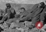 Immagine di Prigionieri tedeschi custodito da noi parlamentari durante la seconda guerra mondiale Periers Francia, 1944, secondo 18 filmato di repertorio 65675072547