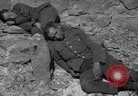 Immagine di Prigionieri tedeschi custodito da noi parlamentari durante la seconda guerra mondiale Periers Francia, 1944, secondo 27 filmato di repertorio 65675072547