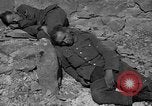Immagine di Prigionieri tedeschi custodito da noi parlamentari durante la seconda guerra mondiale Periers Francia, 1944, secondo 28 filmato di repertorio 65675072547