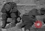Immagine di Prigionieri tedeschi custodito da noi parlamentari durante la seconda guerra mondiale Periers Francia, 1944, secondo 33 filmato di repertorio 65675072547