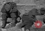 Immagine di Prigionieri tedeschi custodito da noi parlamentari durante la seconda guerra mondiale Periers Francia, 1944, secondo 35 filmato di repertorio 65675072547