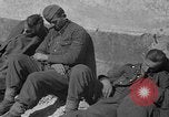 Immagine di Prigionieri tedeschi custodito da noi parlamentari durante la seconda guerra mondiale Periers Francia, 1944, secondo 40 filmato di repertorio 65675072547
