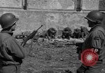Immagine di Prigionieri tedeschi custodito da noi parlamentari durante la seconda guerra mondiale Periers Francia, 1944, secondo 42 filmato di repertorio 65675072547