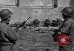 Immagine di Prigionieri tedeschi custodito da noi parlamentari durante la seconda guerra mondiale Periers Francia, 1944, secondo 43 filmato di repertorio 65675072547
