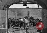 Immagine di Prigionieri tedeschi custodito da noi parlamentari durante la seconda guerra mondiale Periers Francia, 1944, secondo 48 filmato di repertorio 65675072547