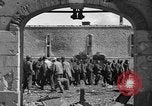 Immagine di Prigionieri tedeschi custodito da noi parlamentari durante la seconda guerra mondiale Periers Francia, 1944, secondo 49 filmato di repertorio 65675072547