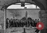 Immagine di Prigionieri tedeschi custodito da noi parlamentari durante la seconda guerra mondiale Periers Francia, 1944, secondo 51 filmato di repertorio 65675072547
