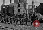 Immagine di Prigionieri tedeschi custodito da noi parlamentari durante la seconda guerra mondiale Periers Francia, 1944, secondo 54 filmato di repertorio 65675072547