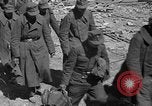 Immagine di Prigionieri tedeschi custodito da noi parlamentari durante la seconda guerra mondiale Periers Francia, 1944, secondo 59 filmato di repertorio 65675072547