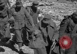 Immagine di Prigionieri tedeschi custodito da noi parlamentari durante la seconda guerra mondiale Periers Francia, 1944, secondo 61 filmato di repertorio 65675072547