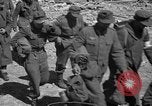 Immagine di Prigionieri tedeschi custodito da noi parlamentari durante la seconda guerra mondiale Periers Francia, 1944, secondo 62 filmato di repertorio 65675072547
