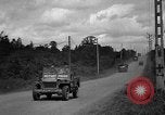 Standbild USA 2nd Armored Division während der Operation Cobra in Zweiten Weltkrieg Canisy Frankreich, 1944, aus Sekunde 18 historischem Filmmaterial Videoclip 65675072548