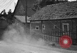 Standbild USA 2nd Armored Division während der Operation Cobra in Zweiten Weltkrieg Canisy Frankreich, 1944, aus Sekunde 28 historischem Filmmaterial Videoclip 65675072548