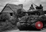 Standbild USA 2nd Armored Division während der Operation Cobra in Zweiten Weltkrieg Canisy Frankreich, 1944, aus Sekunde 31 historischem Filmmaterial Videoclip 65675072548