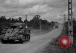 Standbild USA 2nd Armored Division während der Operation Cobra in Zweiten Weltkrieg Canisy Frankreich, 1944, aus Sekunde 37 historischem Filmmaterial Videoclip 65675072548