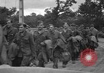 Standbild USA 2nd Armored Division während der Operation Cobra in Zweiten Weltkrieg Canisy Frankreich, 1944, aus Sekunde 44 historischem Filmmaterial Videoclip 65675072548