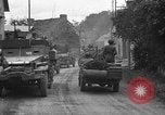 Standbild USA 2nd Armored Division während der Operation Cobra in Zweiten Weltkrieg Canisy Frankreich, 1944, aus Sekunde 49 historischem Filmmaterial Videoclip 65675072548