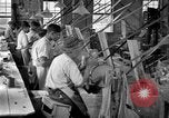 Standbild schneiden Glas machen United States USA, 1919, aus Sekunde 58 historischem Filmmaterial Videoclip 65675072549