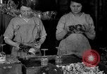 Standbild Gravur Becher United States USA, 1919, aus Sekunde 29 historischem Filmmaterial Videoclip 65675072550